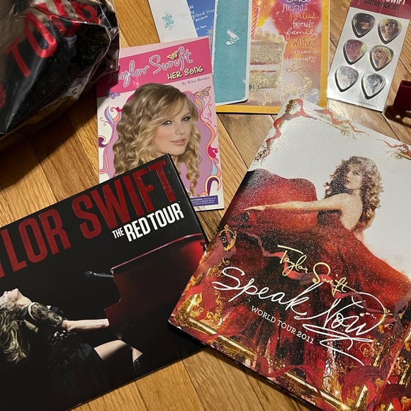 Taylor Swift Red Tour Merch 2013 & More- READ DESCRP. - Picture 5 of 15